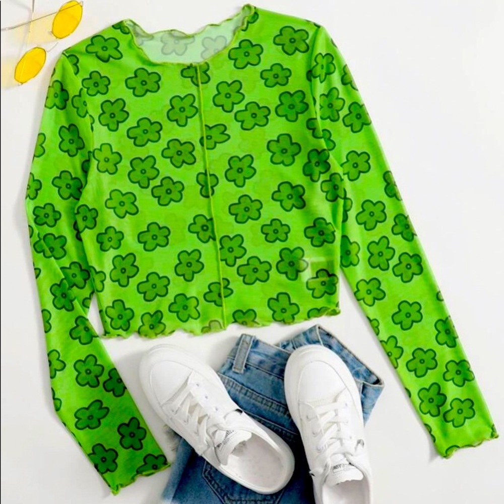 SEAM FRONT LETTUCE EDGE FLORAL MESH TOP.